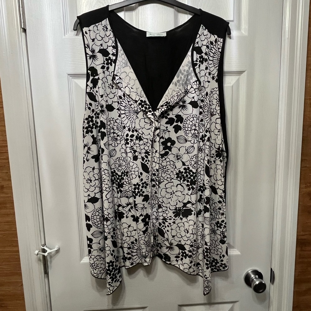 Miss Star Black and White Floral Tank